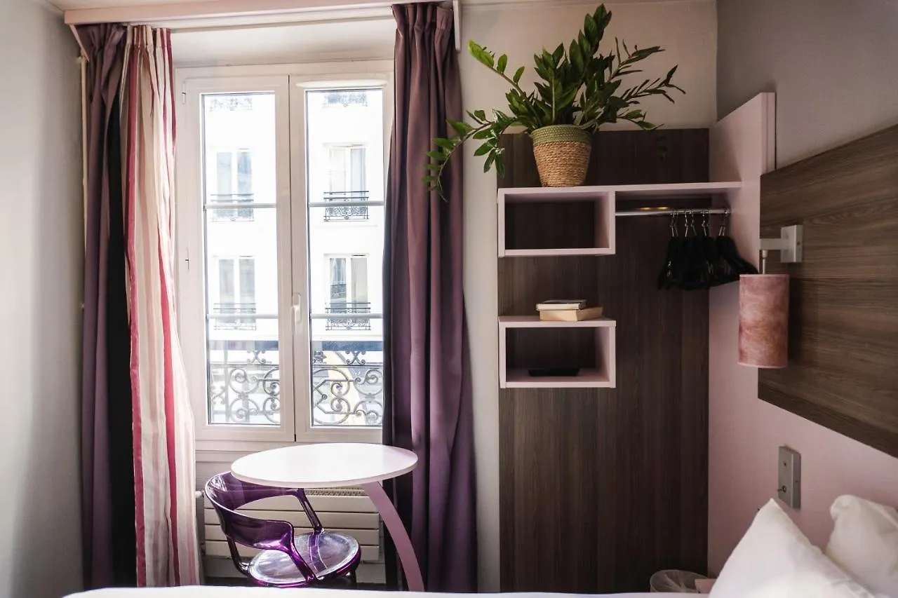 Comfort Hotel Nation Père Lachaise Paris