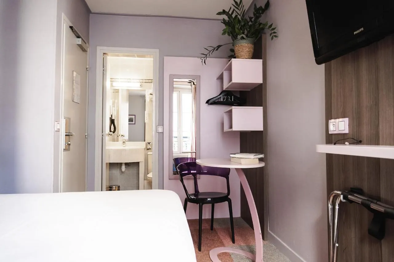 Comfort Hotel Nation Père Lachaise Paris